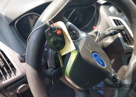 2014 Ford Focus Se z USA, uszkodzony, nr VIN 1FADP3F22EL433239